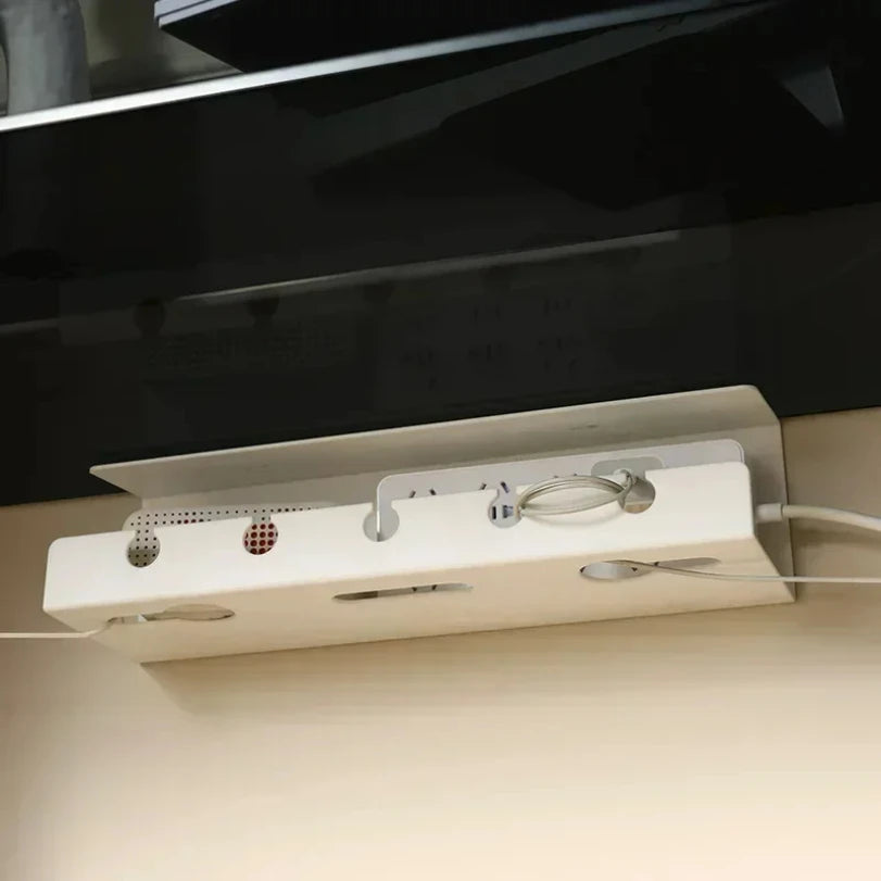 Zaciskany korytko kablowe pod biurkiem 