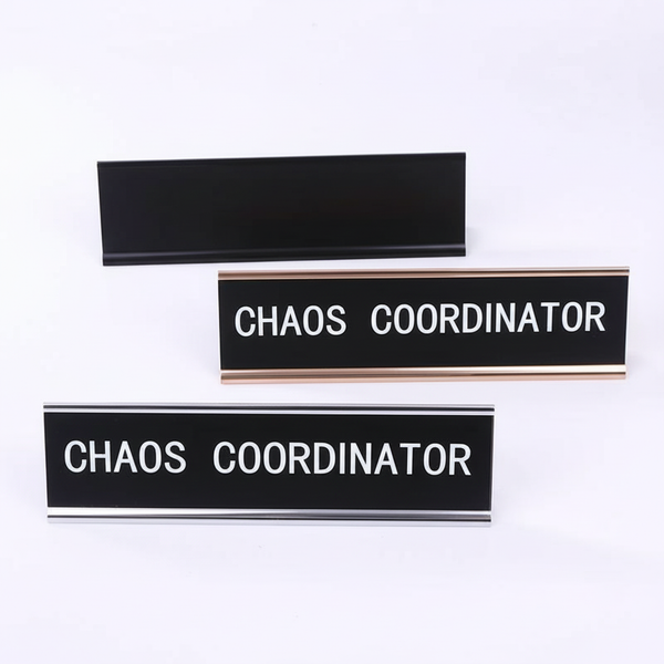 Zabawny znak na biurko koordynatora chaosu