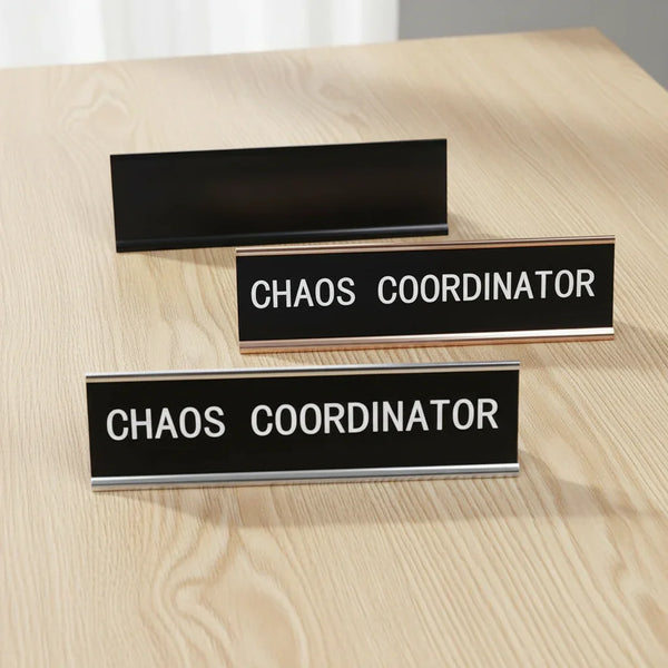 Zabawny znak na biurko koordynatora chaosu